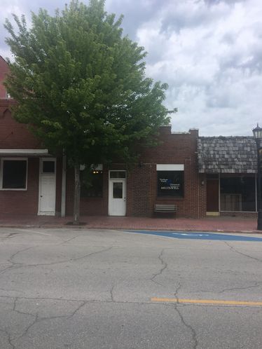 213 S Main St, Brookfield, MO 64628